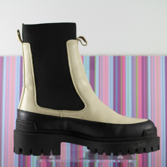 Simons Leather Bootie - Picture 5 of 15